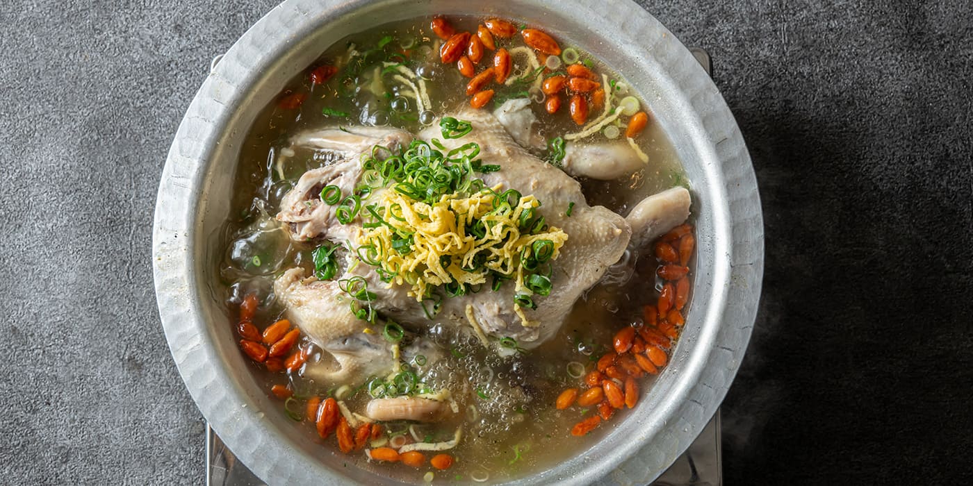 蔘鶏湯食べるイメージ